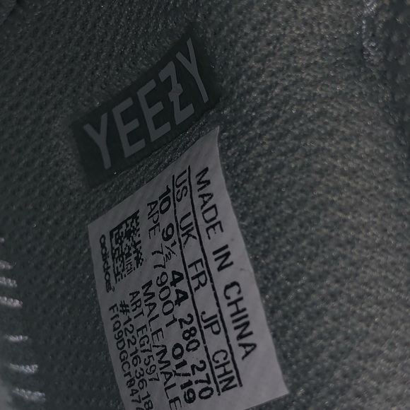 Yeezy Boost 700 Inertia - Size 10 Deadstock